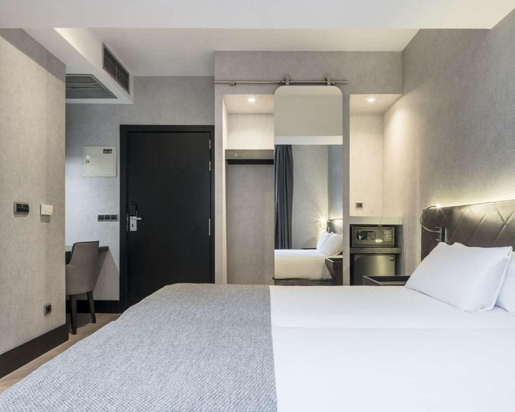 Hotel Ilunion Bel-art 4*
